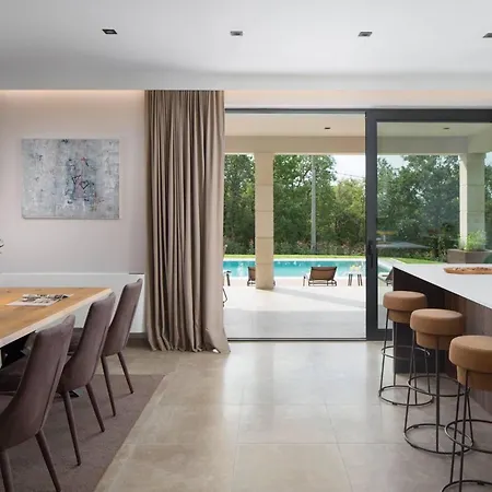 Vila Luxury With Pool Gianno *