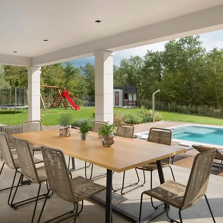 Vila Luxury With Pool Gianno *